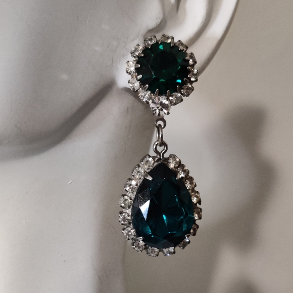 Vintage Emerald Glass Earrings - Picture 14 of 14